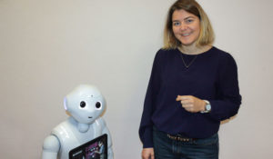 Autonomie : le robot Pepper facilite le retour à domicile de nos ainés